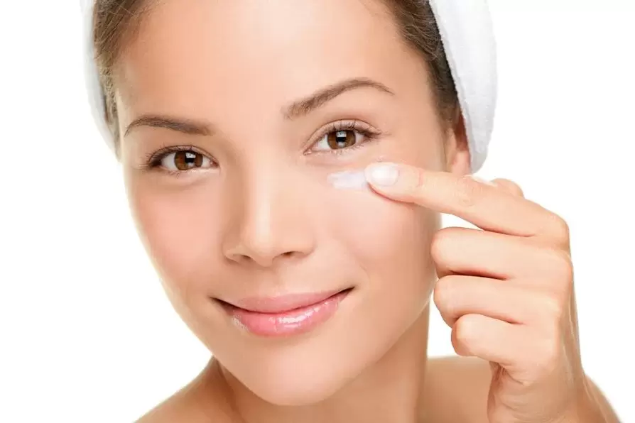 soins de la peau sous les yeux